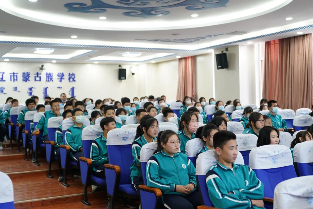 民族政策宣传月通辽中院法官走进蒙古族中学呵护未成年人健康成长