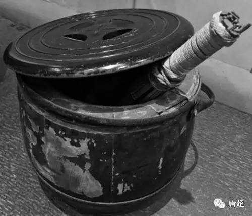 马桶1979年上海保温瓶一厂试制成功的气压式保温瓶,在八十年代流行于