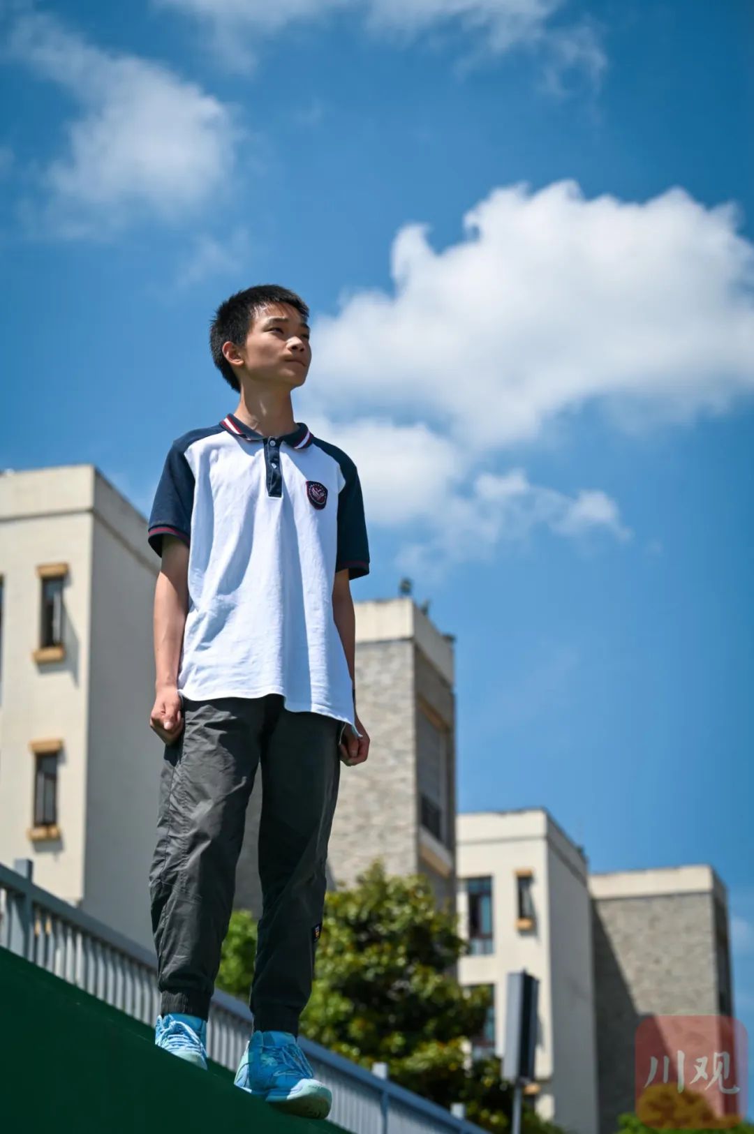 12前夕为"震生"拍摄一张照片记录他的成长,也是送给他的特别礼物.