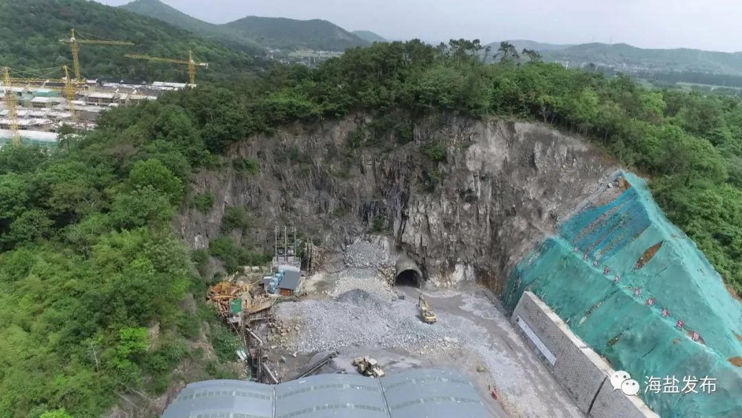 嘉興首個公路山體隧道鳳凰山隧道中導洞順利貫通