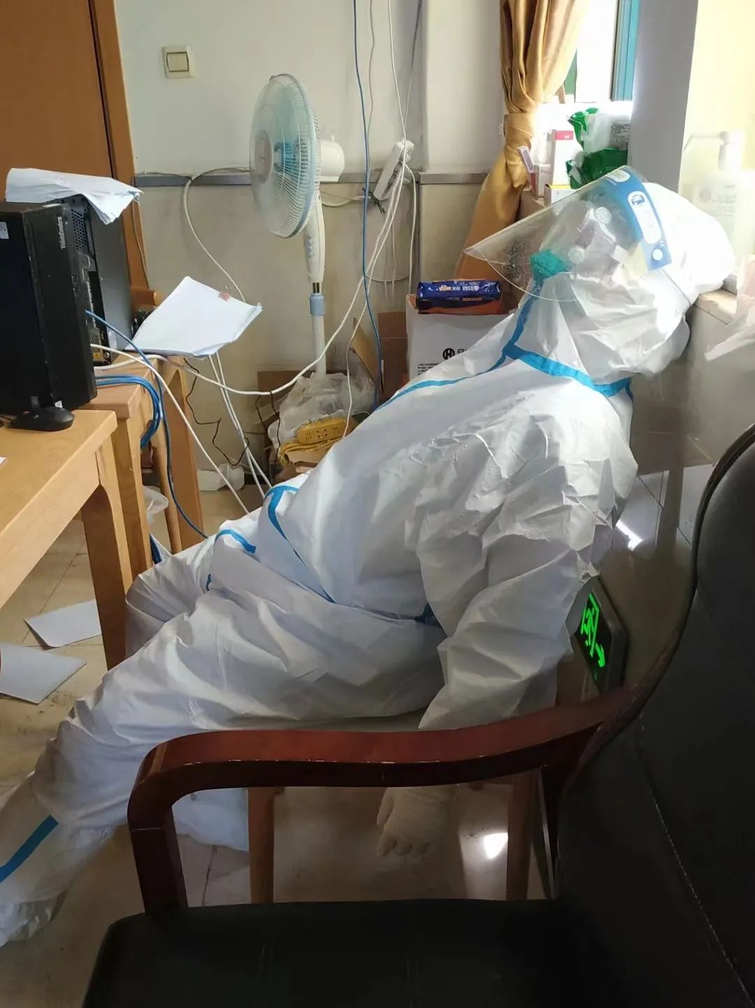 国际护士节天使就在身边静安区中医医院白衣天使抗击疫情的感动瞬间