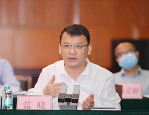 会议现场5月11日,崇左市委书记蓝晓率队到广西北部湾投资集团调研,并