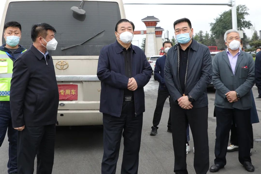 市领导武金良来峰督导保通保畅工作