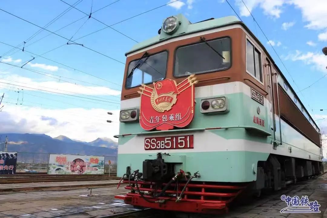 号"名为"共青团号"的韶山3b型电力机车(ss3b)这条从普雄开往攀枝花源