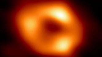 首张银河系中心黑洞照片公布，还是一个甜甜圈……