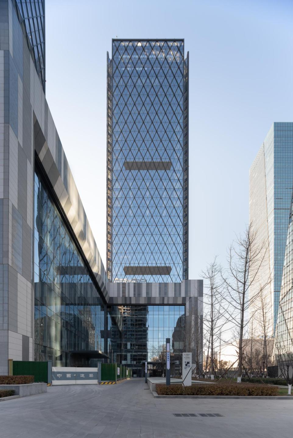 作品|泉扶山而落 幻云裳如波:济南双金大厦