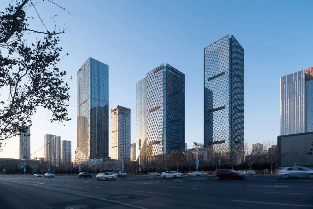 作品|泉扶山而落 幻云裳如波:济南双金大厦