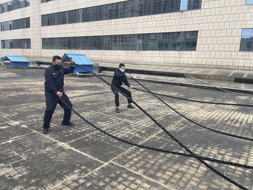 【燃爆】闯安检,持刀进法院,大闹法庭,如此惊心动