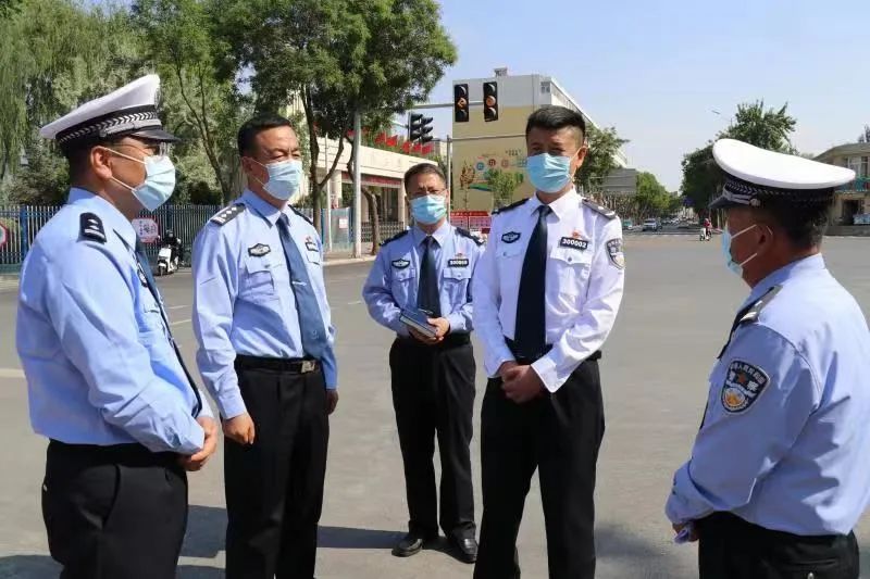 李亮督导检查道路交通安全管理工作