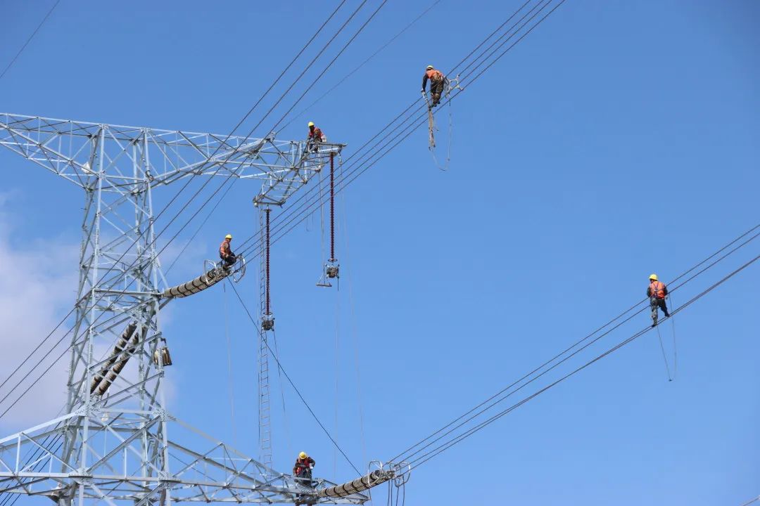 包银高铁首条500kv超高压电力线路迁改完成