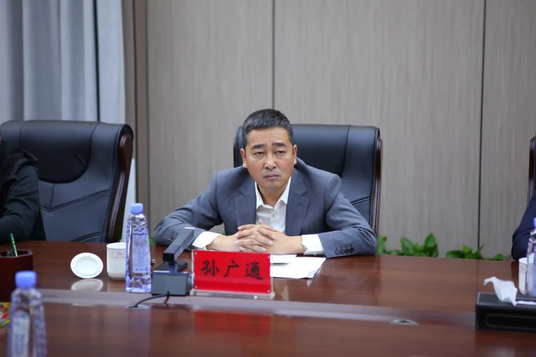 赤峰中院召开建工企业代表座谈会