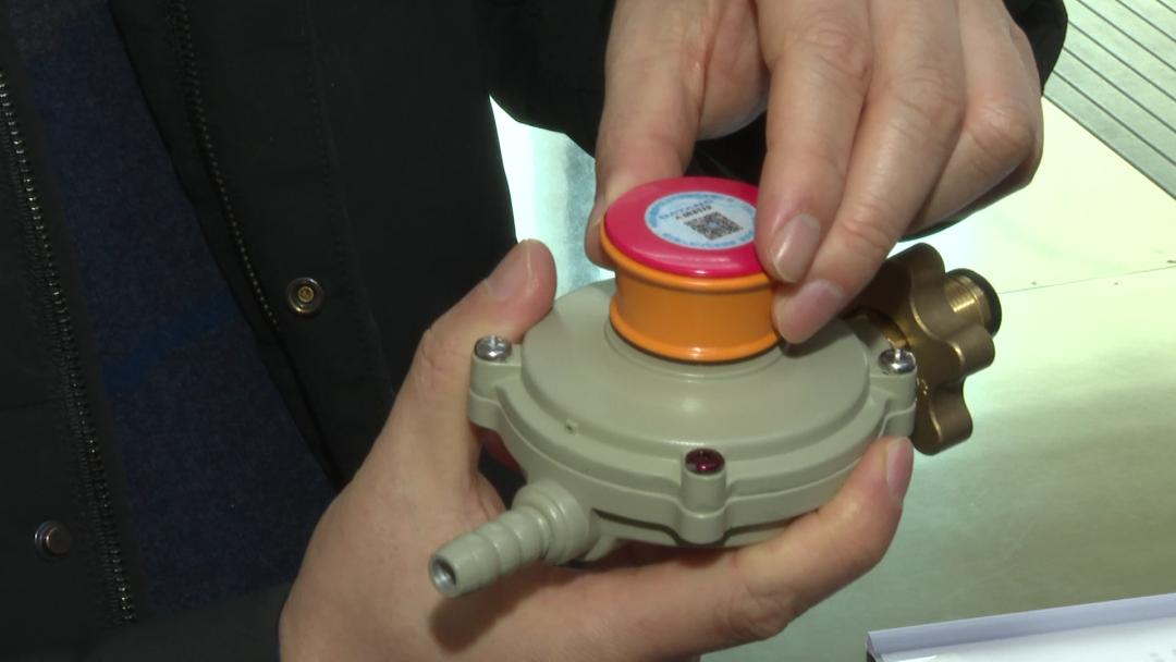 瓶装液化石油气居民用户将更换安装金属包覆软管和带自闭功能的减压阀