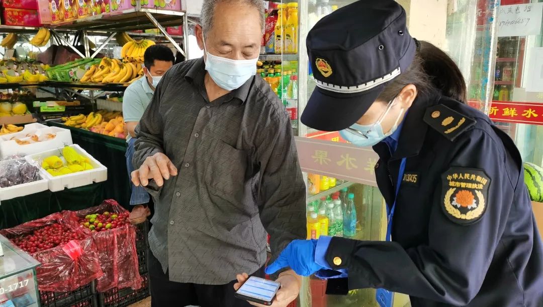 织密街面疫情防控网松江城管强化复业检查和市容管控