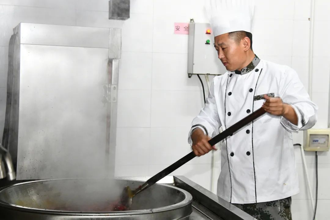 炊事班长延期服役