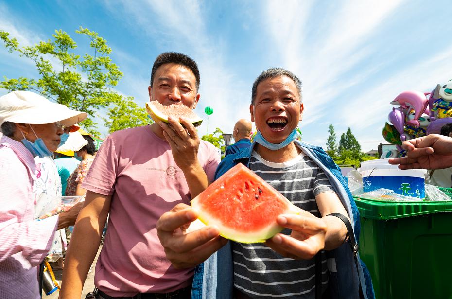 夏天的第一口西瓜请你免费吃有一种好吃叫更楼石岭西瓜