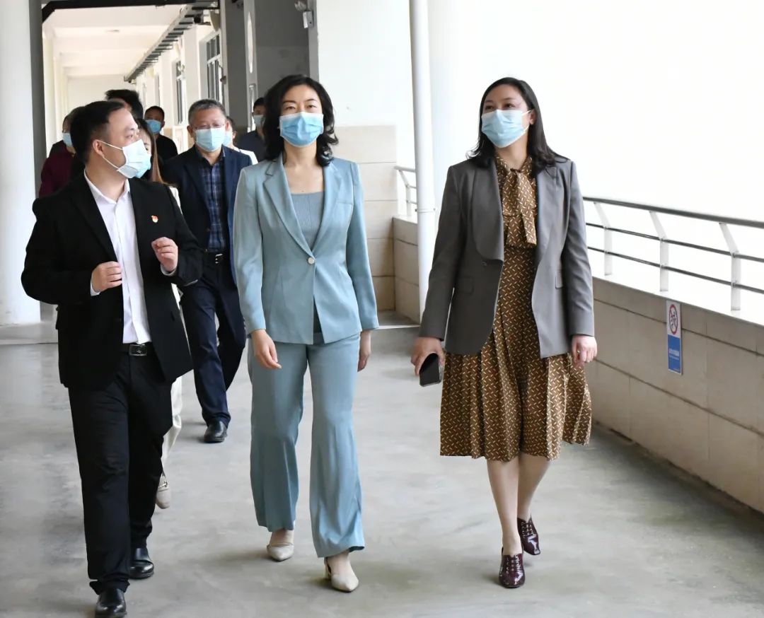 区领导督导检查学生返校复课工作