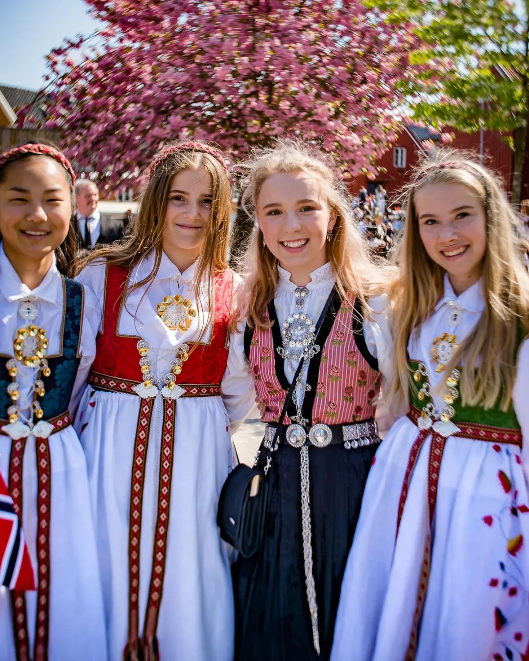 挪威人是怎么把国庆变成全民狂欢的