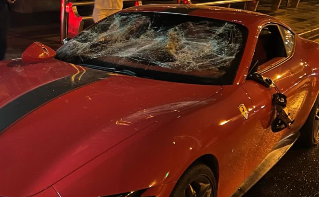 法拉利停路边被砸折损100多万警方介入