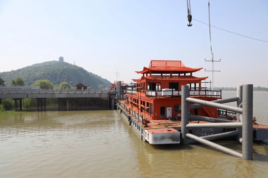 根据规划,采石风景区游船码头位于采石风景区锁溪河入江口处,沿锁溪河