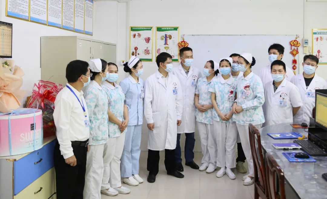 陆晓生院长带队慰问泌尿外科