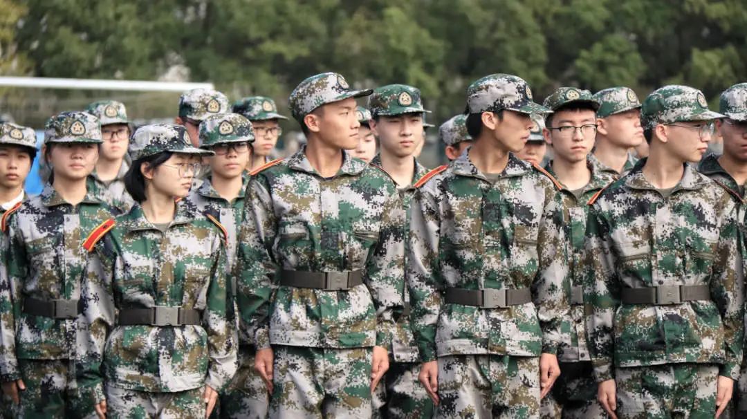 military training完成学生时代最后一次军训#3和江南大学东门的石头