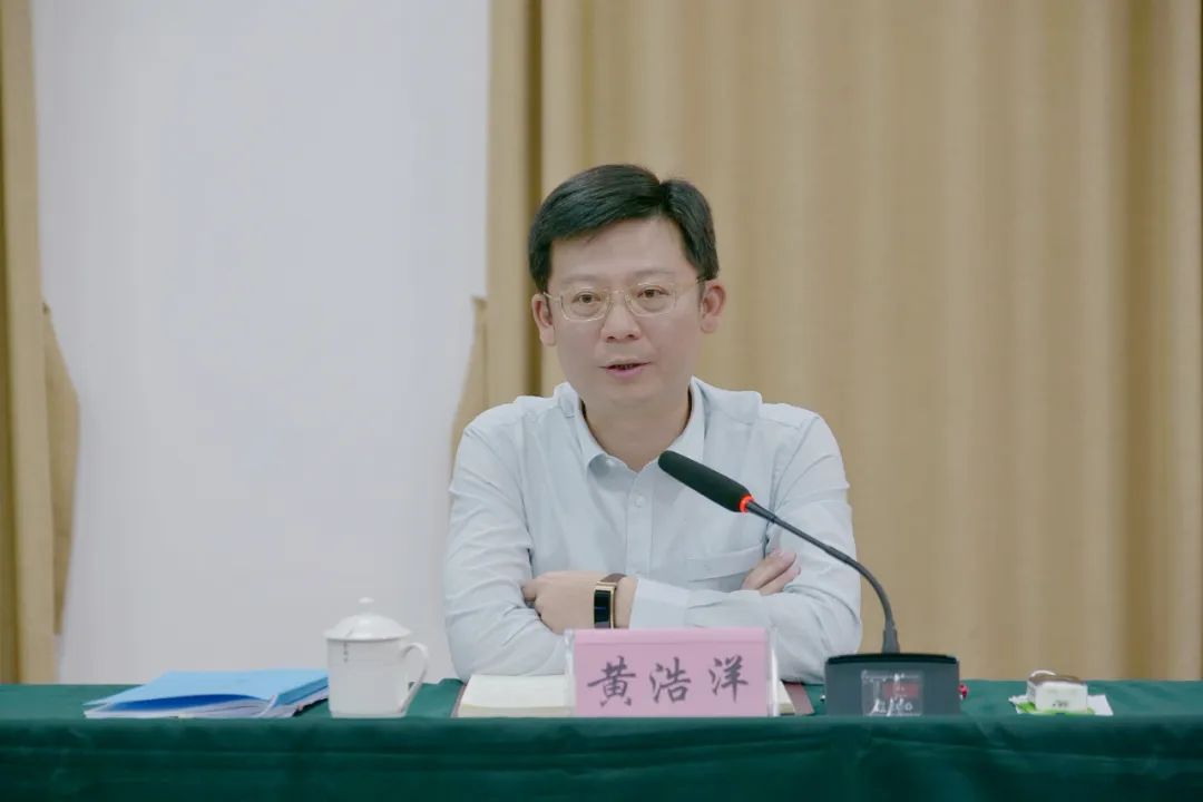 黄浩洋带队到火花镇调研