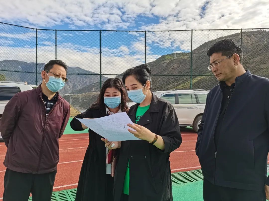 疫情防控州委常委宣传部长汪玉琼一行到乡城县督查疫情防控工作