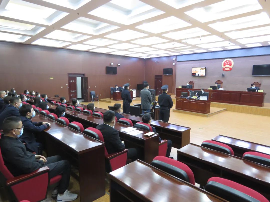 北安市人民法院刑事审判团队定期组织相关部门参与现场旁听庭审观摩