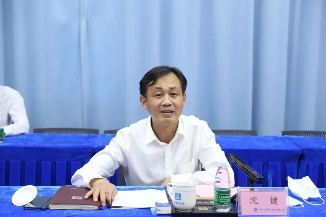 沈健深入分析了近期江苏区域的疫情防控和安全生产形势,就贯彻落实