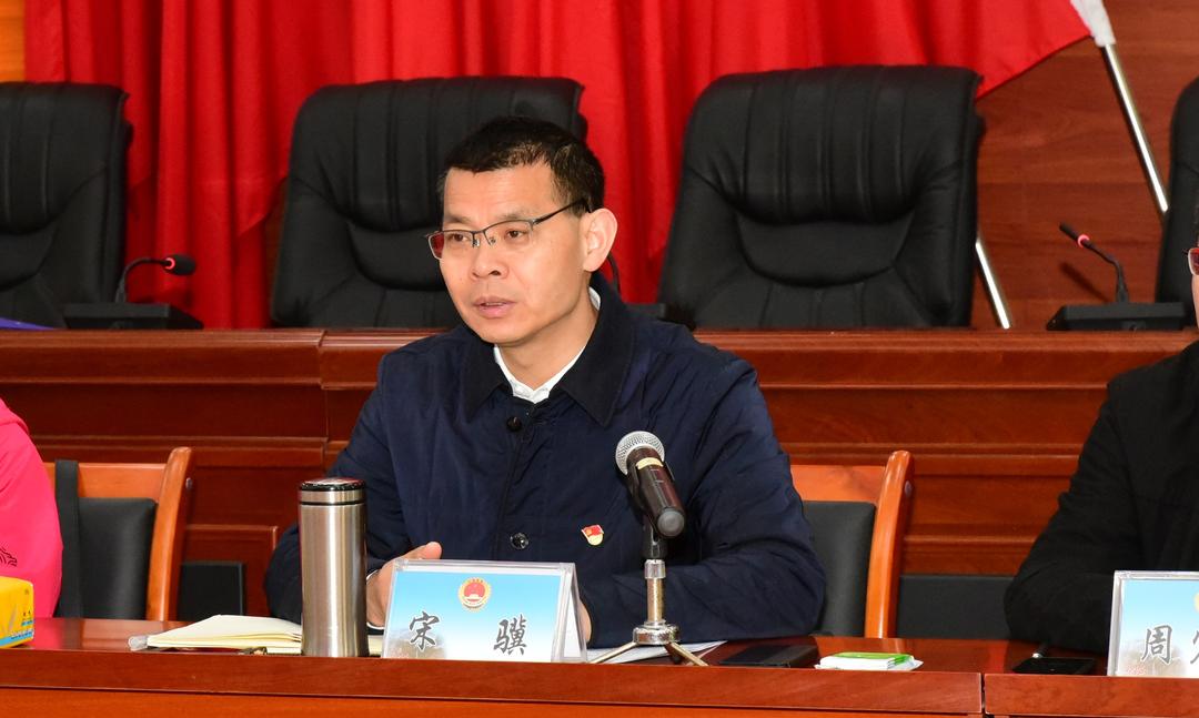 阿坝州人民检察院党组书记检察长宋骥一行到黑水县院调研指导工作