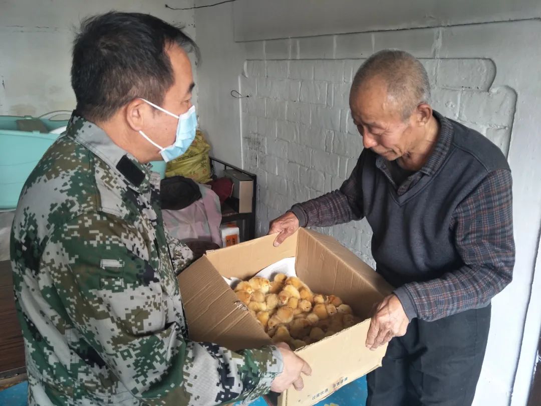 提能力轉作風促發展漠河市人民醫院扶貧幫困獻愛心關愛老人送溫暖