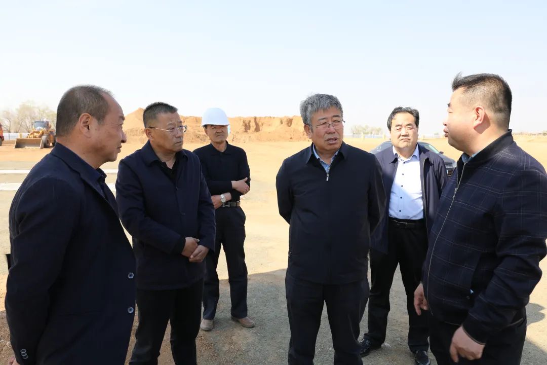 乌兰察布市人大常委会副主任武玉亮一行来四子王旗调研