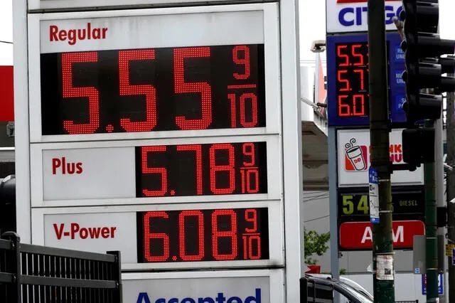 现在 美国每个州的平均油价都超过了每加仑4美元 还要涨多久