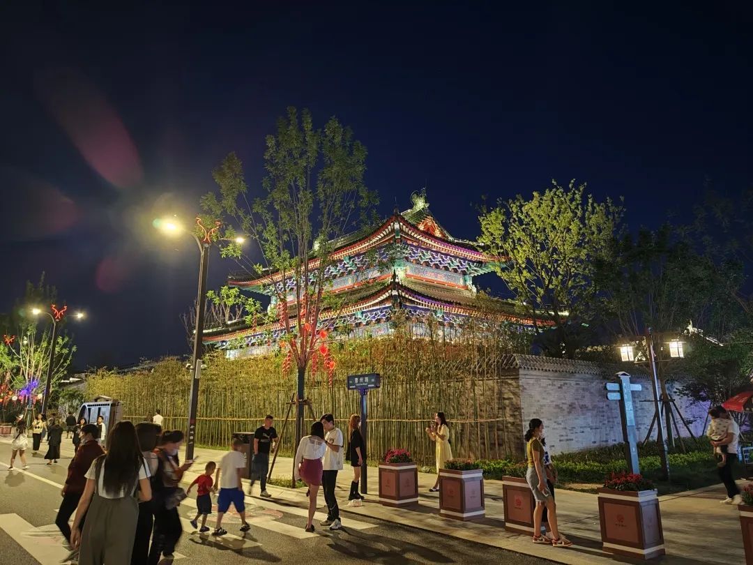 据曹州花城城市开发建设有限公司董事长李九龙介绍,菏泽老城项目首开