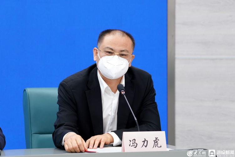 海报新闻记者 庄滨滨 上海报道5月19日,上海市邮政管理局局长冯力虎在