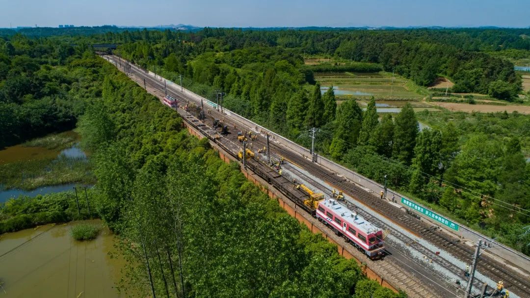 京广铁路普速线武铁管段第一阶段固定设备集中修圆满收官