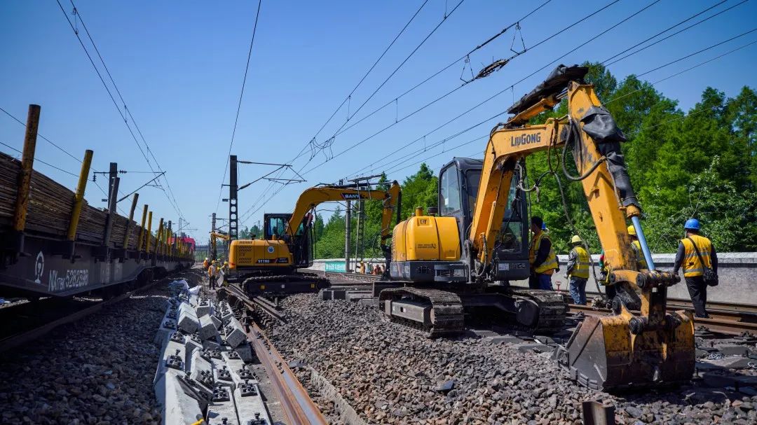 京廣告捷 京九再戰信陽工務段將於5月21日迅速轉戰京九鐵路支援兄弟