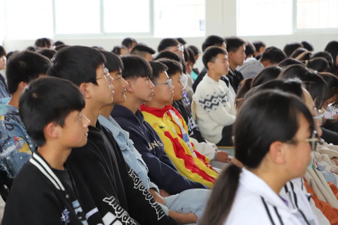 【陆法为民】法治副校长履职进行时——法官携法进