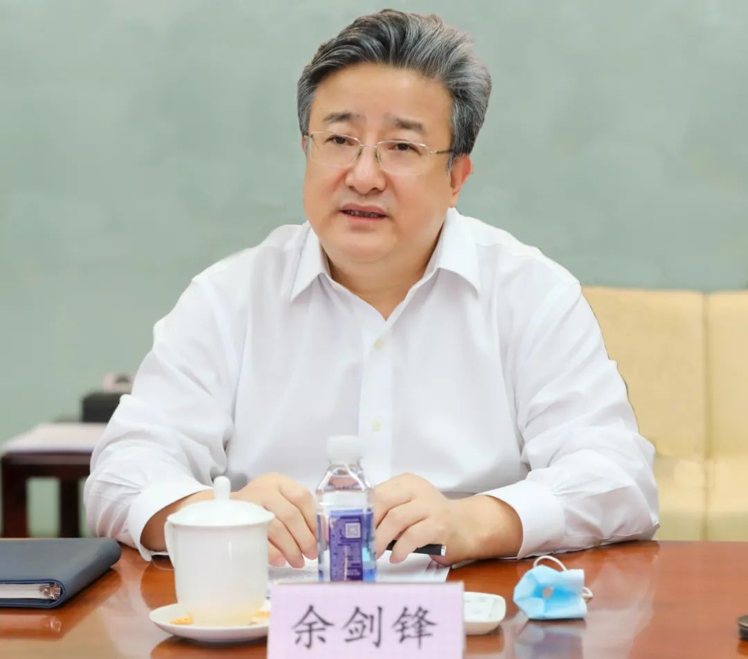 余剑锋首先对上海电气集团长期以来给予中核集团大力支持和帮助表示