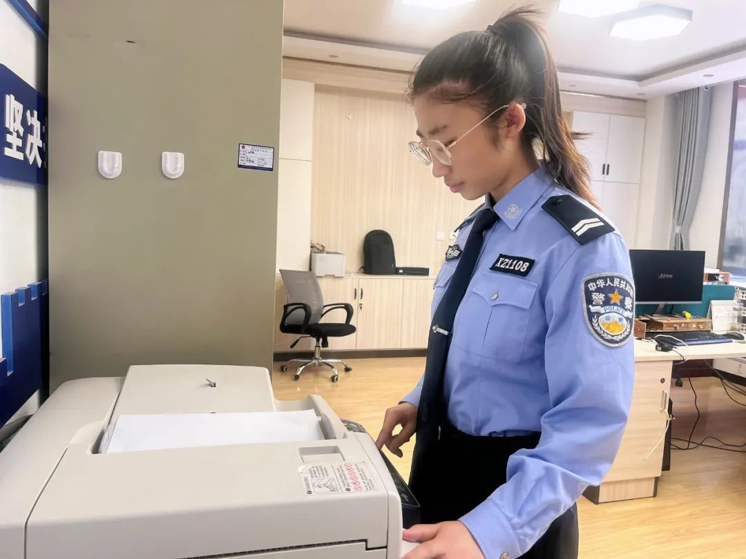 上海辅警制服图片