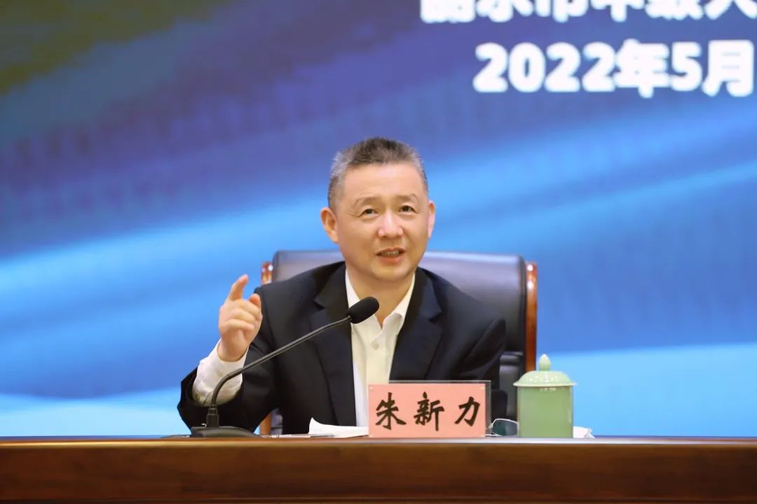 省高院副院长朱新力,市中院党组书记,院长张军斌出席会议并讲话.