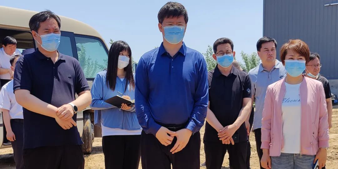 5月21日上午,县委书记崔耀鹏先后深入到张营乡勿堂村,七级镇西现庄村