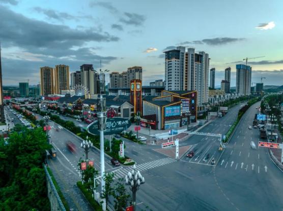 黔西市是古人类发祥地之一,专家称之曰"观音洞文化".