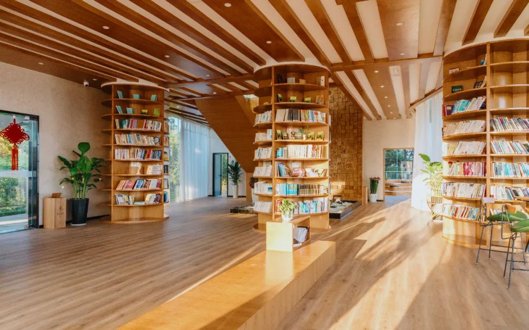 又被种草弥勒这个会呼吸的空中森林书吧藏不住了