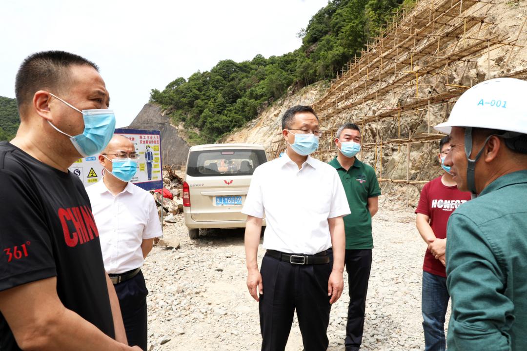 陈晨调研东屏水库建设以及乡村振兴工作