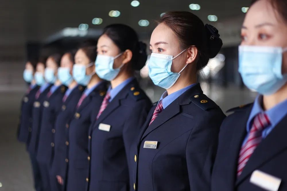 又靓又飒top颜值动哥动姐来啦