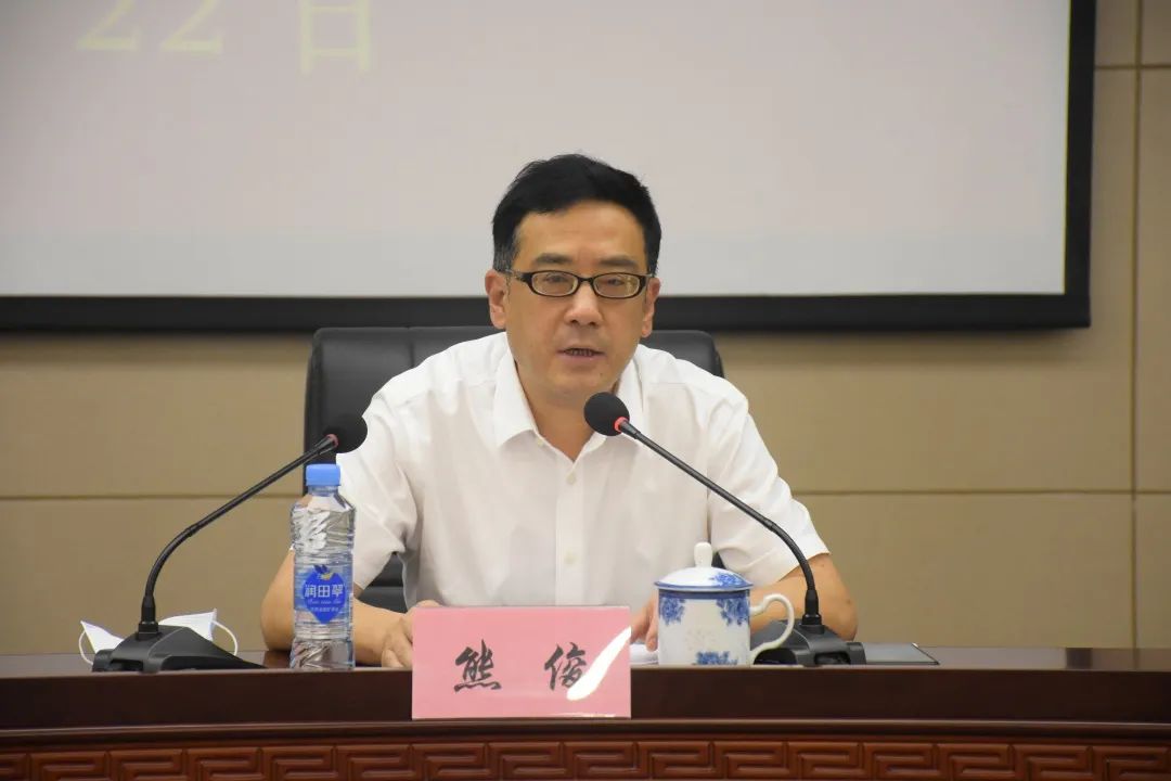 再次,熊俊同志对焦健同志,喻伍件同志,姬军同志到高新区法院任职表示