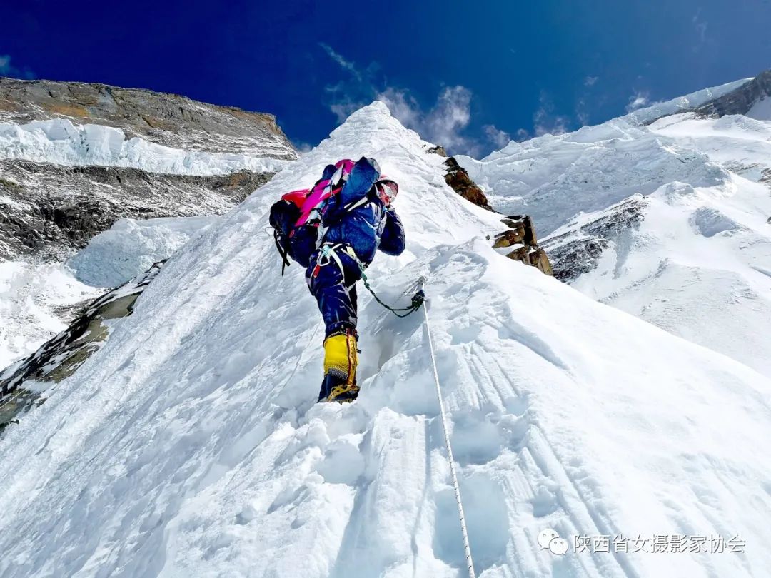 中国女性首位不借助辅助氧气成功登顶珠穆朗玛峰