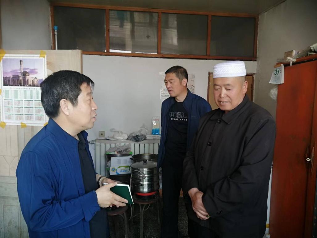 市民宗局局长周成东到康保县调研宗教活动场所和少数民族村建设情况