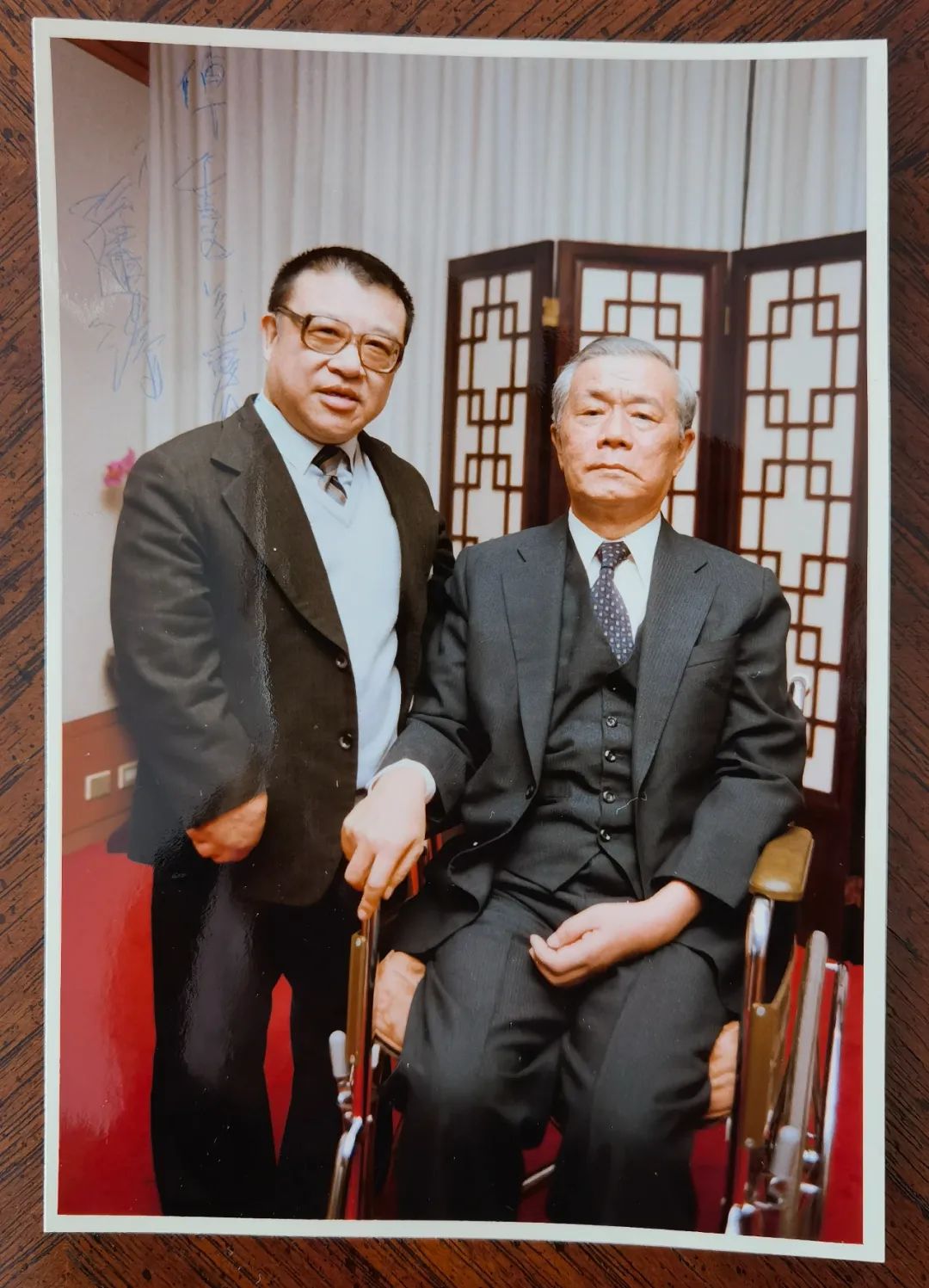 许先生讲到他年轻时代参与台湾民主化,很容易就和严家淦,孙运璿等